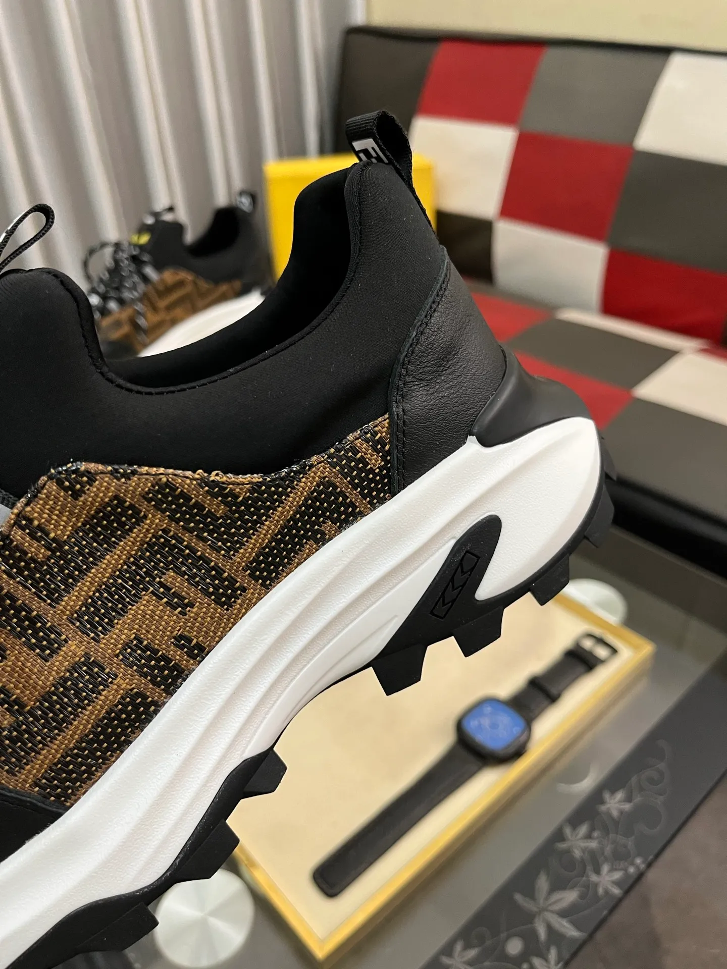 Men's Men's Shoes💰458⌚️⌚️[FENDI] Fendi's classic and comfortable men's, this complex sneaker is made of soft calfskin➕genuine leather lining➕original ultra-light rubber material with rough outsole. This unique light style is suitable for the casual and refined sensibility of this season. It is comfortable and natural on the feet. It is an everyday style for casual travel in autumn and winter! 38−443️⃣colors available